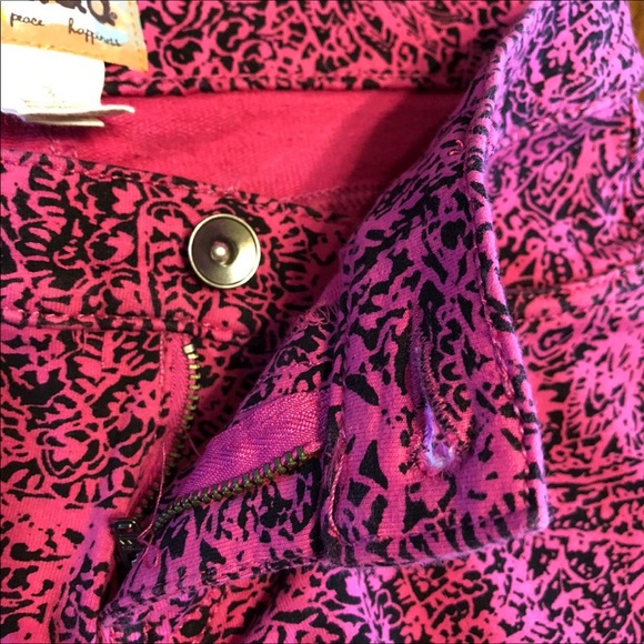 🌸Mudd size 3 pink and black printed jeggings - Picture 5 of 6